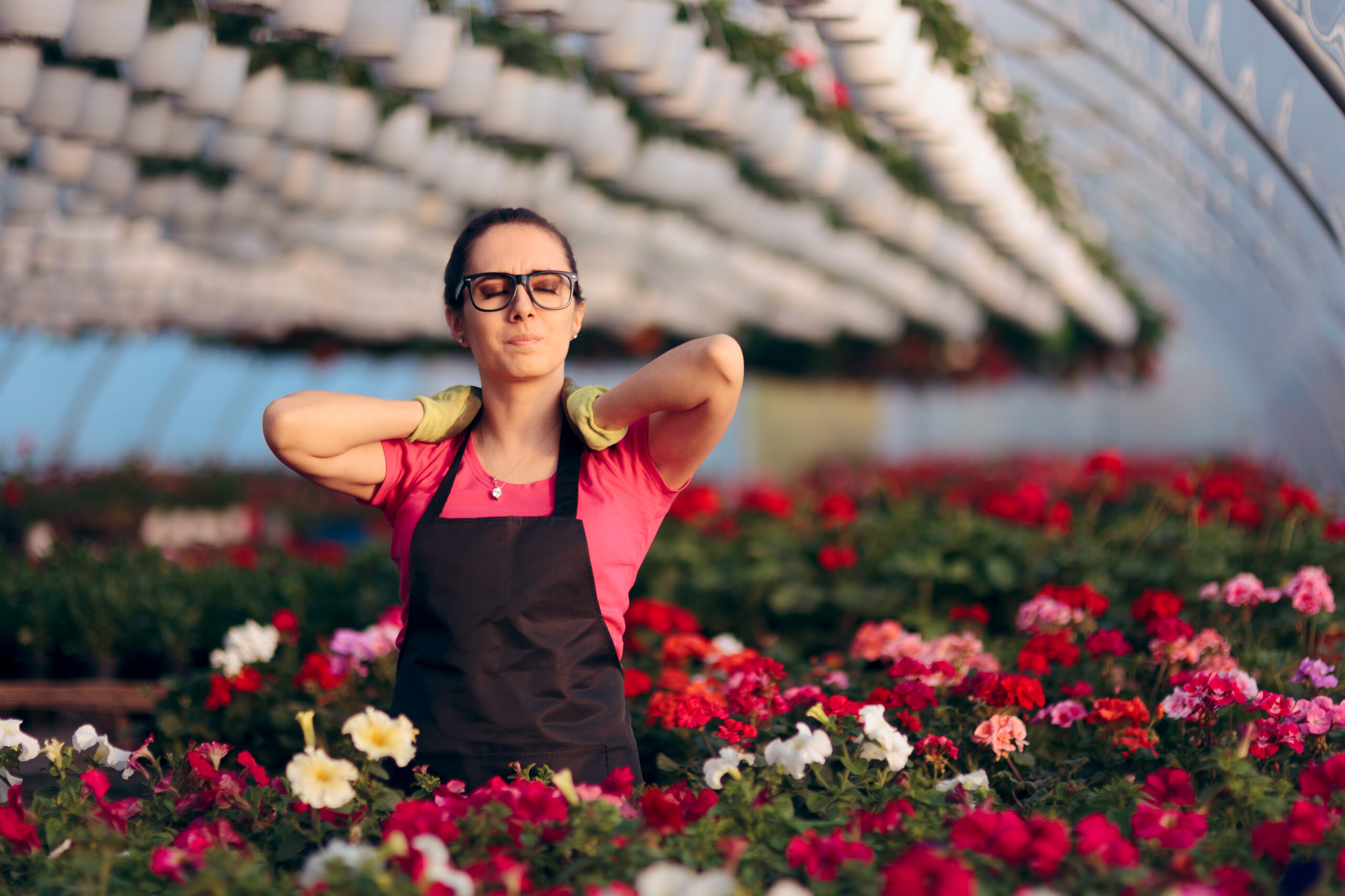 prevent back pain while gardening